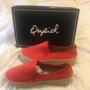 NWT Platform slip on shoes from lulus
